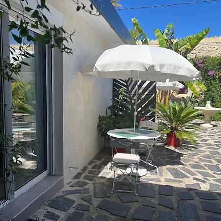 Alojamento de Acomodação e Pequeno-almoço Le Patio Du Port