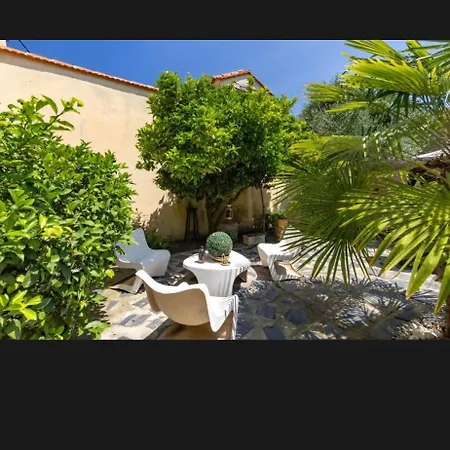 Frühstückspension Le Patio Du Port 4*